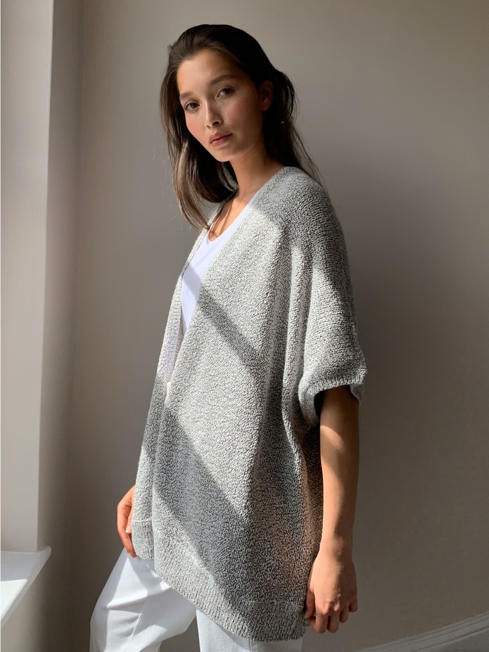 Community Ionic Cape - Picture 2 of 11
